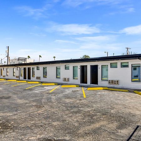 Studios On Fourth McAllen Exterior photo