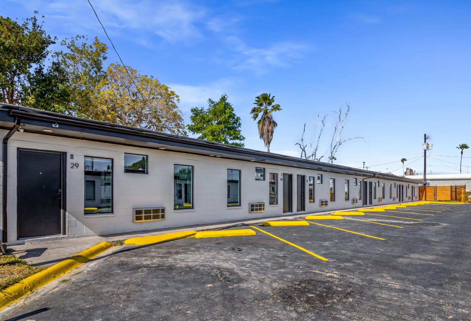 Studios On Fourth McAllen Exterior photo